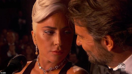 Lady Gaga và Bradley Cooper vướng nghi án phim giả tình thật - Ảnh 5.