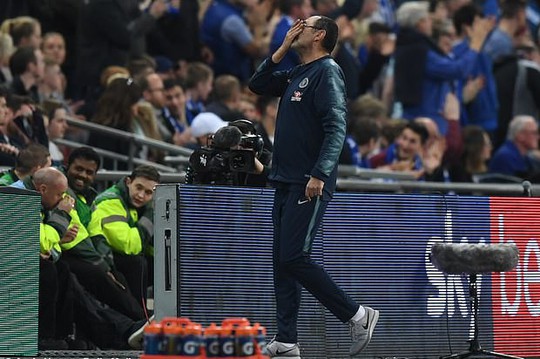 Thủ môn Chelsea chống lệnh, HLV Sarri giận sôi máu - Ảnh 6.