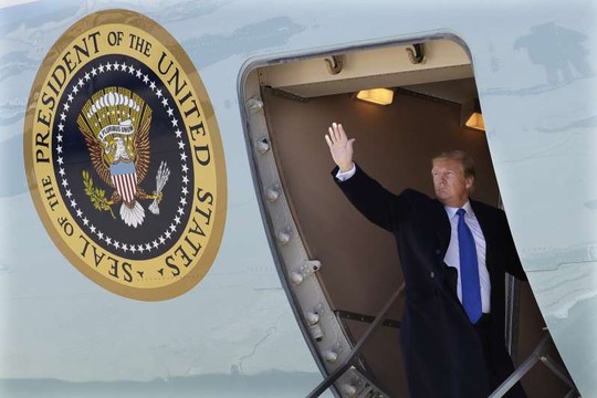 Cập nhật hành trình của Tổng thống Trump: Không lực 1 tiếp liệu ở Qatar - Ảnh 1.