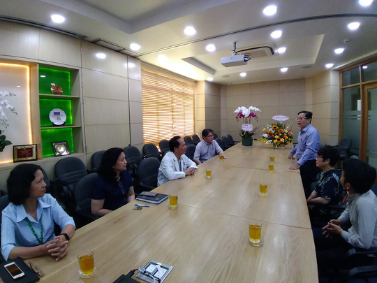 Báo Người Lao Động thăm và chúc mừng nhiều bệnh viện nhân Ngày Thầy thuốc Việt Nam - Ảnh 5.