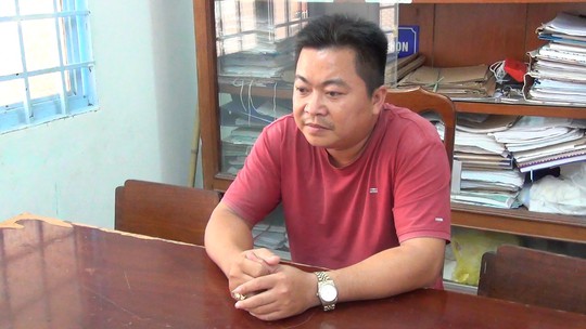 Bắt n&oacute;ng &ocirc;ng tr&ugrave;m chuy&ecirc;n hốt bạc tr&ecirc;n x&aacute;c g&agrave; chết - Ảnh 2.