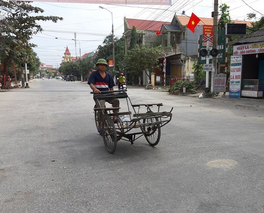 Những cụ ông lầm lũi mưu sinh trên phố chiều 30 Tết - Ảnh 5.