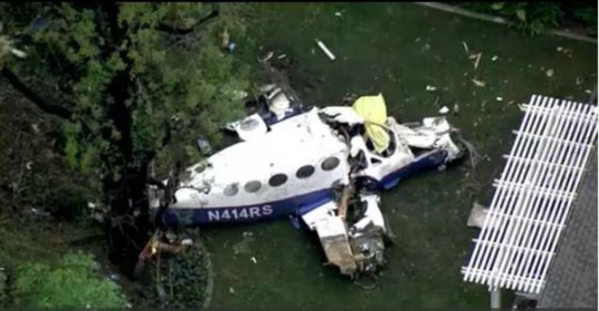 Máy bay lao vào khu dân cư ở quận Cam - Mỹ, ít nhất 2 người chết - Ảnh 3.