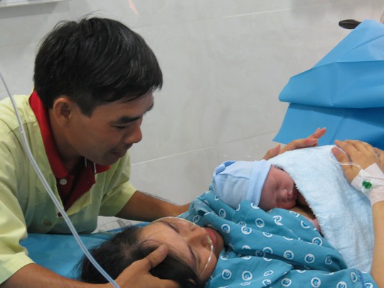 0 giờ, 6 cháu bé đồng loạt chào đời ở Bệnh viện Từ Dũ - Ảnh 4.