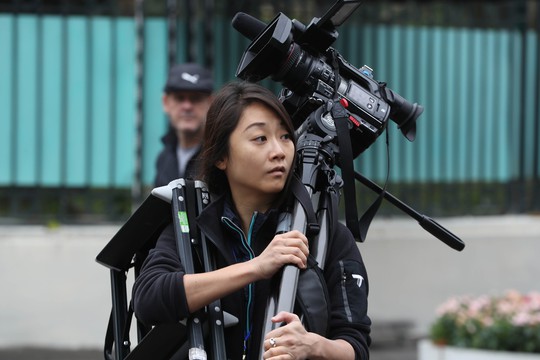 Cận cảnh những nữ phóng viên xinh đẹp tác nghiệp thượng đỉnh Mỹ-Triều - Ảnh 10.