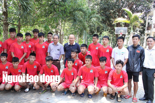 HLV Park Hang-seo thăm Học viện HAGL: Mơ World Cup thì đừng sợ Thái Lan - Ảnh 3.