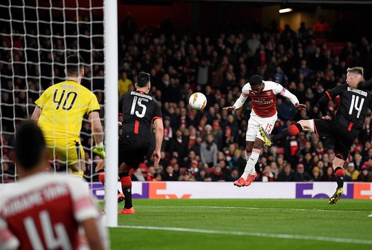 Chiến binh báo đen tỏa sáng, Arsenal ngược dòng hạ Rennes - Ảnh 3.