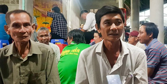 Sập tường 6 người chết ở Vĩnh Long: Người đầu bạc kh&oacute;c tiễn người đầu xanh - Ảnh 2.