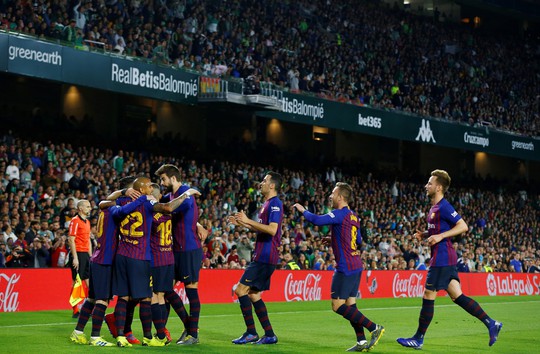 Báo chí trao cúp sớm cho Barcelona, CĐV Betis mừng Messi phá lưới đội nhà - Ảnh 5.