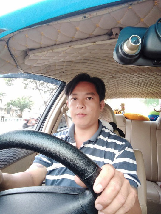 Giữa TP HCM tấp nập, hai chiếc GrabCar chở cả thân thương đón khách - Ảnh 5. Giữa TP HCM tấp nập, hai chiếc GrabCar chở cả thân thương đón khách - Ảnh 5.