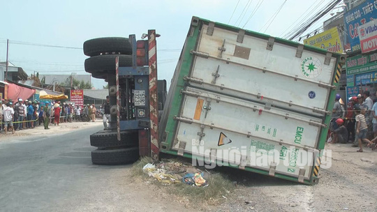 Tiếng khóc bi thương bên cỗ quan tài 3 bà cháu bị container đè chết - Ảnh 1.