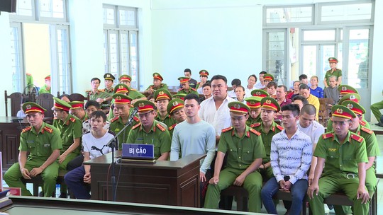 Xử phúc thẩm 13 người gây rối UBND tỉnh Bình Thuận - Ảnh 1.
