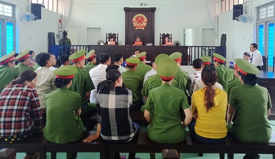 Xử phúc thẩm 13 người gây rối UBND tỉnh Bình Thuận - Ảnh 2.