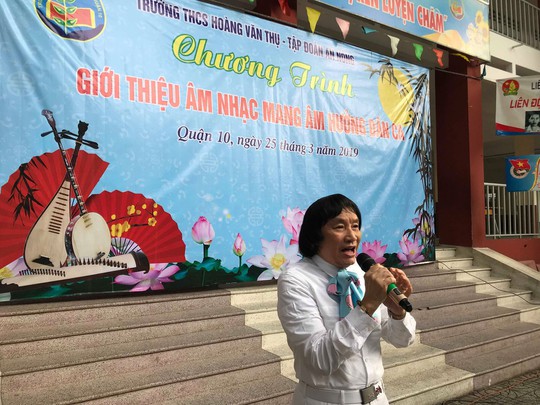 NSƯT Minh Vương ca ngợi áo dài với vọng cổ hơi dài - Ảnh 2. NSƯT Minh Vương ca ngợi áo dài với vọng cổ hơi dài - Ảnh 2.