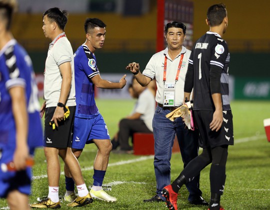 B.Binh Duong kicked the AFC Cup in disbelief - Picture 1. B.Binh Duong kicked the AFC Cup in disbelief - Picture 1.