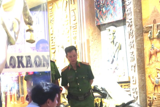 CÃ´ng an TP HCM Äang phong tá»a karaoke cá»§a Äáº¡i gia PhÃºc XO - áº¢nh 2.