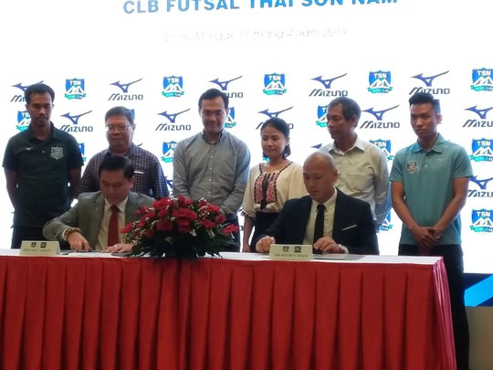 Futsal Thái Sơn Nam tiếp tục được thương hiệu Mizuno tài trợ trang phục - Ảnh 1.