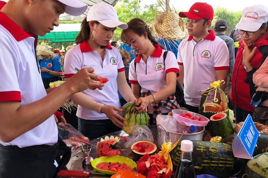Đặc sắc Lễ hội dưa hấu lần đầu tiên ở Việt Nam