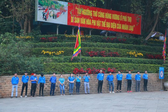 Chủ tịch Quốc hội Nguyễn Thị Kim Ngân dâng hương các Vua Hùng - Ảnh 14.