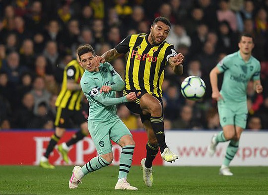 Thủ môn Watford tặng bàn thắng hy hữu, Arsenal vào Top 4 - Ảnh 5.