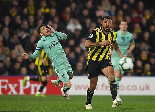 Thủ môn Watford tặng bàn thắng hy hữu, Arsenal vào Top 4 - Ảnh 6.