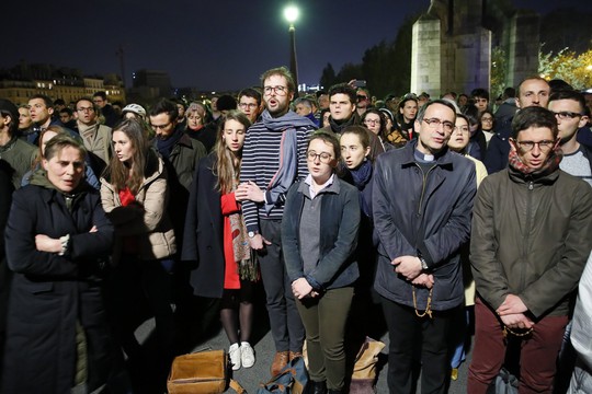 Cháy Nhà thờ Đức Bà Paris: Các lãnh đạo thế giới đề nghị hỗ trợ Pháp - Ảnh 3.