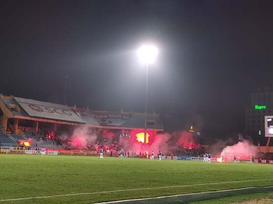Chuyện khó tin: Xóa án cấm khán giả đến Hàng Đẫy xem Hà Nội FC đấu CLB TP HCM - Ảnh 1.
