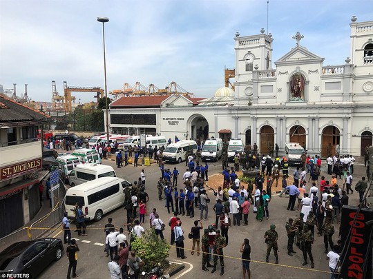Sri Lanka: Nhà thờ và khách sạn bị đánh bom, ít nhất 138 người chết - Ảnh 3.