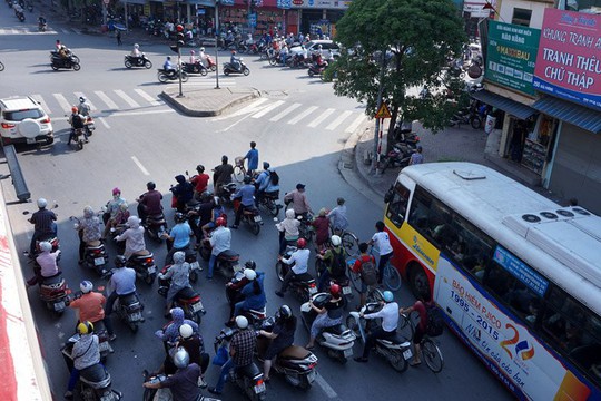 Nắng nóng đến độ chảy bút sáp màu ở Việt Nam lên báo Mỹ - Ảnh 1.