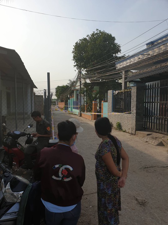 Vụ thảm sát 3 người ở Bình Dương: Bí ẩn con dao gãy ở hiện trường - Ảnh 3.
