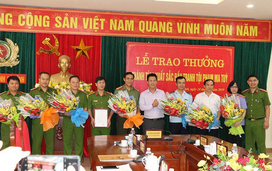 Xác định được 2 ông trùm trong vụ bắt giữ 640 kg ma túy đá, 100 bánh heroin - Ảnh 1. Xác định được 2 ông trùm trong vụ bắt giữ 640 kg ma túy đá, 100 bánh heroin - Ảnh 1.
