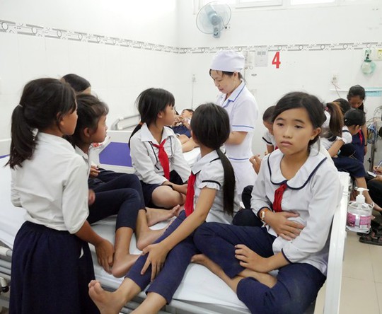 Hàng chục học sinh nhập viện sau khi uống sữa - Ảnh 1. Hàng chục học sinh nhập viện sau khi uống sữa - Ảnh 1.