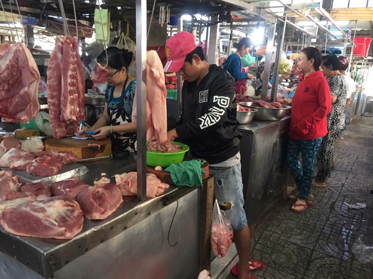 Thịt cá, hải sản đầy chợ, giá không tăng trong ngày đầu nghỉ lễ