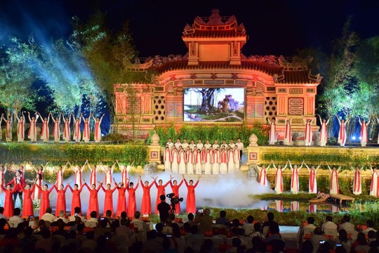 Khai mạc Festival nghề truyền thống Huế 2019 - Ảnh 1.