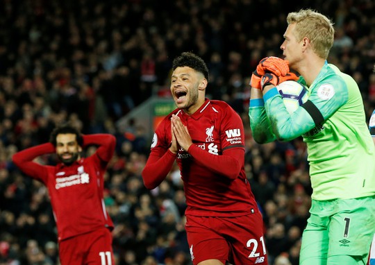 3 cú đúp gây sốc đưa Liverpool lên ngôi đầu giải Ngoại hạng Anh - Ảnh 5.
