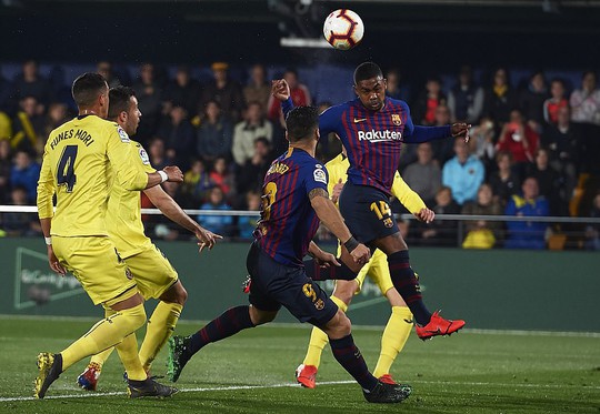 Rượt đuổi tỉ số nghẹt thở, Barcelona suýt trắng tay trước Tàu ngầm vàng - Ảnh 3.