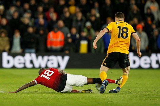 Vua thẻ ra oai, Man United gục ngã trước Wolverhampton - Ảnh 6.