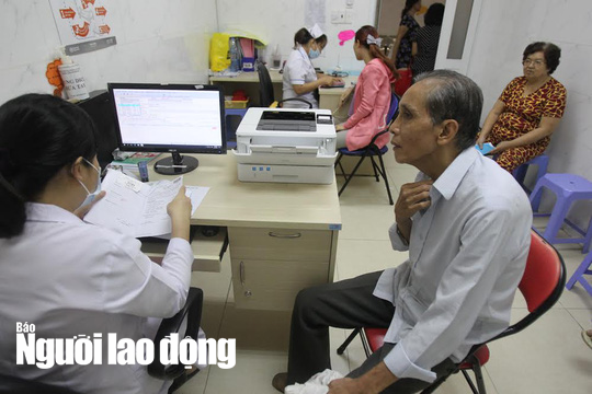 Mức hưởng BHYT sẽ theo đối tượng có quyền lợi cao nhất - Ảnh 2.