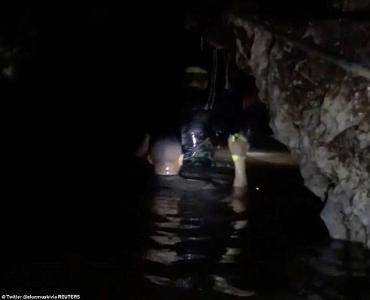 Tiết lộ chấn động vụ giải cứu đội bóng nhí Thái Lan khỏi hang động - Ảnh 2.