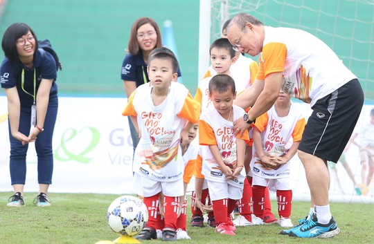 HLV Park Hang-seo gieo mơ ước cho cầu thủ nhí Việt Nam - Ảnh 2.