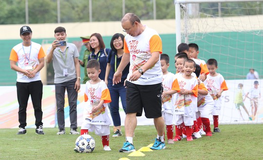 HLV Park Hang-seo gieo mơ ước cho cầu thủ nhí Việt Nam - Ảnh 4.