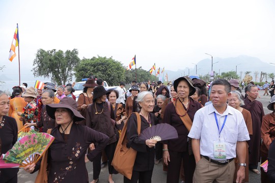 Hạng vạn bongdaso kèo nhà cái đổ về chùa Tam Chúc mừng đại lễ Phật đản Vesak 2019 - Ảnh 11.