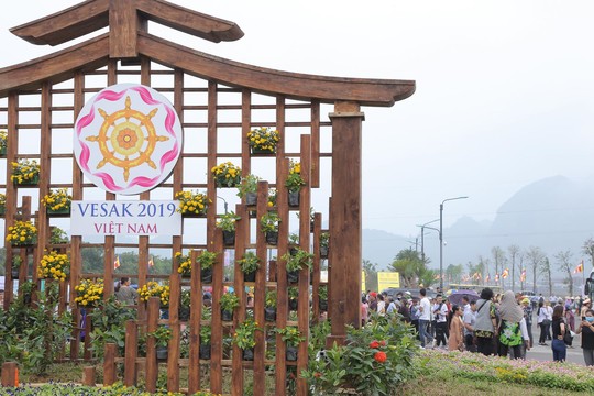 Hạng vạn bongdaso kèo nhà cái đổ về chùa Tam Chúc mừng đại lễ Phật đản Vesak 2019 - Ảnh 2.