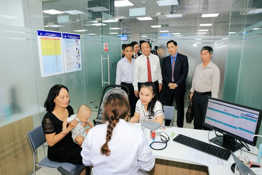 Trung tâm tiêm chủng lớn nhất miền Trung đi vào hoạt động - Ảnh 1. Trung tâm tiêm chủng lớn nhất miền Trung đi vào hoạt động - Ảnh 1.