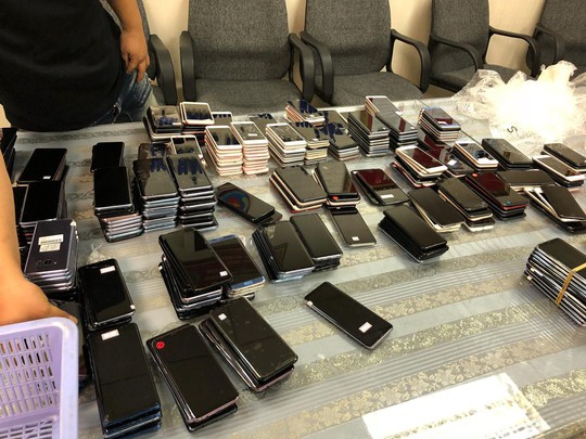 Hải quan Tân Sơn Nhất  bắt giữ hơn 400 điện thoại nhập lậu