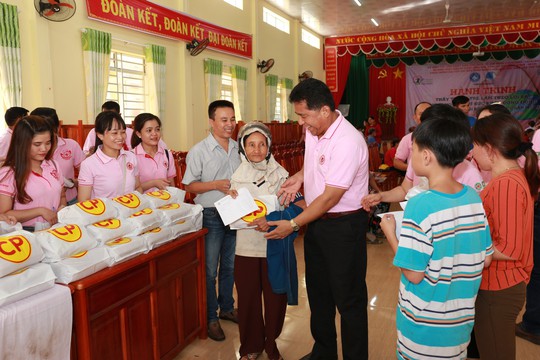 Phát động “Hành trình thầy thuốc trẻ làm theo lời Bác” - Ảnh 2. Phát động “Hành trình thầy thuốc trẻ làm theo lời Bác” - Ảnh 2.