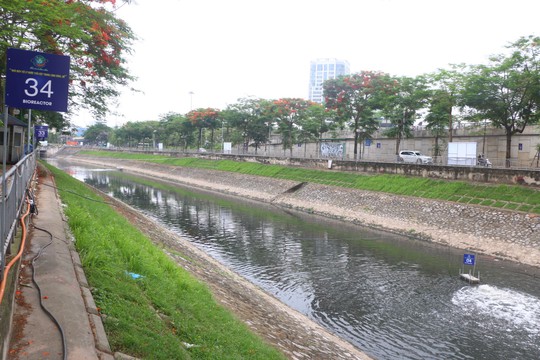 Sông Tô Lịch chuyển biến ra sao sau 6 ngày thử nghiệm công nghệ Nhật Bản - Ảnh 2.