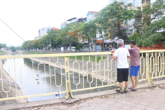 Sông Tô Lịch chuyển biến ra sao sau 6 ngày thử nghiệm công nghệ Nhật Bản - Ảnh 7.