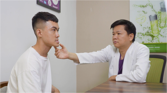 Cắt hàm giúp chàng trai nhiều năm không nhai được - Ảnh 1. Cắt hàm giúp chàng trai nhiều năm không nhai được - Ảnh 1.