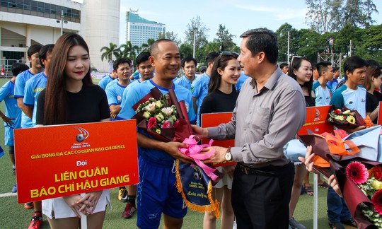 10 đội báo chí tham dự Giải Press Cup ĐBSCL 2019 - Ảnh 1.